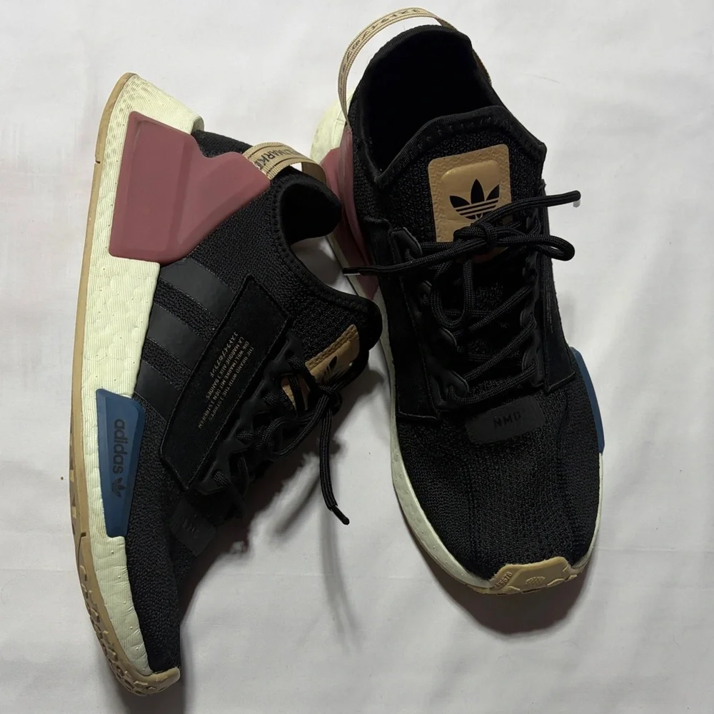 Adidas NMD R1 V2 Core Black 2022 Shoes size 7